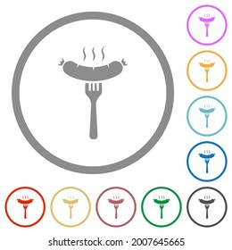Salchichas a la parrilla en los iconos de color plano en contornos redondos sobre fondo blanco