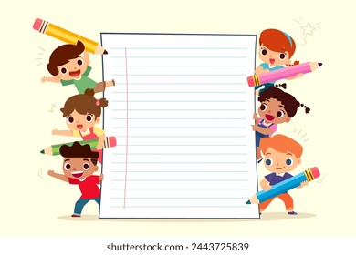 Grupo de niños felices posando con lápices al lado de papel de cuaderno en blanco con línea azul, ilustración vectorial de dibujos animados de niños alegres que disfrutan de la creatividad y la amistad.