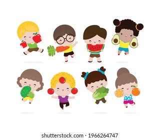 Grupo de niños felices con verduras y frutas, niños de dibujos animados cutáneos comiendo brócoli, zanahoria, tomate, col china, aguacate, manzana, sandía, naranja, comida saludable aislados en fondo blanco