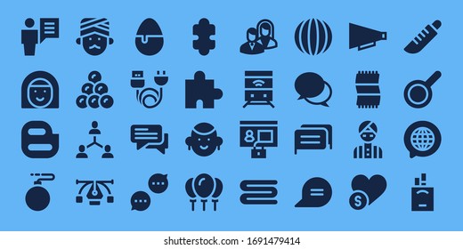 conjunto de iconos de grupo. 32 iconos de grupo rellenos. en el estilo de fondo azul Iconos modernos sencillos como: Usuario, Avatar, Bloguero, Bomba, Hombre, Toma redonda, Conexión, Vector, Candy, Cargo, Chat
