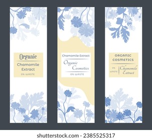 Grupo de banderas verticales estrechas para cosméticos de hierbas, perfumes u otros productos. Carteles decorados con siluetas de plantas colocadas encima y abajo. Texto de ejemplo en el centro de un cartel.