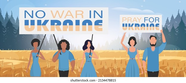 Un grupo de personas sostiene pancartas protestando por la guerra en Ucrania. Estilo plano.