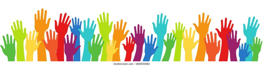 El grupo levantó muchos brazos y manos humanos. La diversidad multiétnica. Igualdad racial. Hombres y mujeres de diferentes culturas y países. Integración multicultural de la comunidad. Colores arcoiris