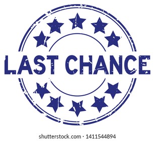 Grunge blue last chance word with star icon round rubber seal stamp on white background