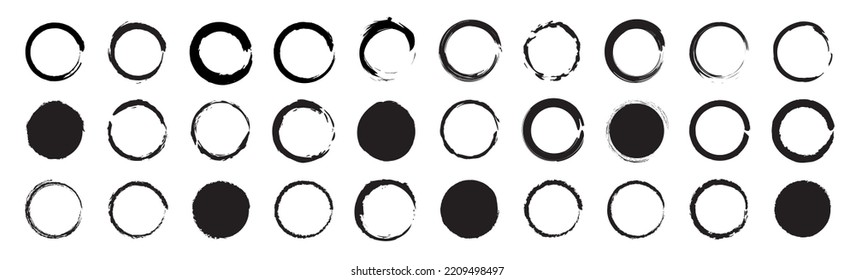 Icono de brocha de círculo. Establecer trazos de pincel de círculo diferentes. Conjunto de formas de círculos de grano negro sobre un fondo blanco. Colección de sellos de pincel. Marco del logotipo del círculo de pincel dibujado a mano