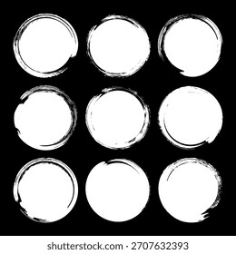 Círculos de grunge, pinceladas, líneas, manchas de tinta, Formas de garabatos dibujadas a mano. Marcas incompletas hechas a mano, manchas de acrílico, rayas de carbón. Texturas de pintura, efecto de pincel seco. Ilustración vectorial