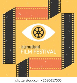 Design de pôster do festival de cinema Grunge com um olho e tiras de filme dobradas. Panfleto de cinema em estilo retrô. Ilustração vetorial