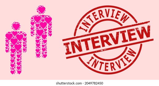 Sello de sello Grunge Interview y collage rosa de corazón de amor para la gente. El sello rojo redondo contiene el título de la entrevista dentro del círculo. El mosaico de la gente está hecho de objetos románticos rosas.