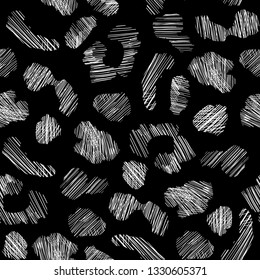 Grunge leopard skin seamless pattern. Abstract animal fur wallpaper. Monochrome white and black backdrop. Wild african cats repeat illustration. Concept trendy fabric textile design