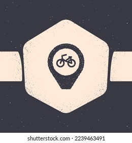 Puntero Mapa de Grunge con icono de bicicleta aislado en fondo gris. Dibujo vintage monocromo. Vector