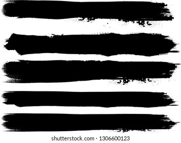 Grunge Paint Roller . Vektorbürstenstroke . Falsches Banner . Schwarze Streifen einzeln. Pinselsammlung . Moderne Texturierte Form . Trockene Grenze auf Schwarz. Massengutlinien