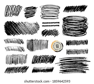 Ensemble de croquis de crayon grunge. Collection de taches grunge. Éclats de crayon de charbon. Jeu de gribouillis de Doodle. Textures et traits grunge.