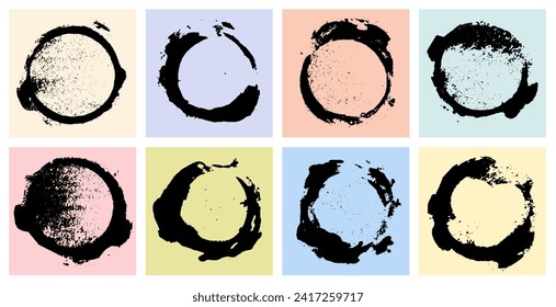 Círculos y puntos de negrita de estilo ondulado. Pincel negro dibujado alrededor de formas desiguales. Coloridos elementos simples de collage al estilo ingenuo o infantil. Formas redondeadas geométricas vectoriales con textura seca. Fondo colorido