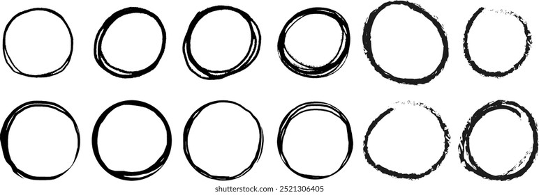 Círculos de textura de grunge sobre fondo transparente. Formas dibujadas a mano. Pinceladas negras. Colección de textura de pincel. Vector EPS 10