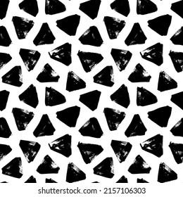 Grunge triangles vector seamless pattern. Repeating geometric shapes. Black geometric brush strokes. Modern abstract texture with rough triangles. Modern stylish repeating texture. Retro style pattern