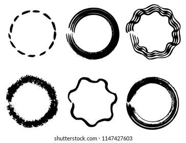 Grunge vector circles. Dre brush strokes set