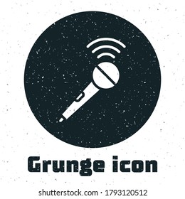 Icono de micrófono inalámbrico Grunge aislado en fondo blanco. En el micrófono del micrófono del radio de aire. Firma del altavoz. Dibujo vintage monocromo. Vector