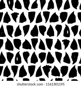 Grungy seamless pattern with hand drawn triangles. Dry brush painted shapes with rough edges. Handdrawn endless stylish backdrop. Black elements on white background for fabric, wallpaper or wrapping