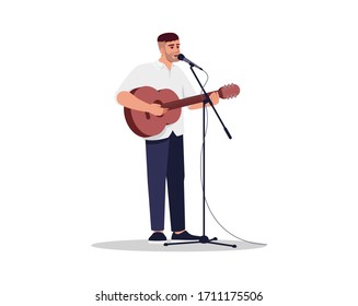 Gitarrist mit Mikrofon steht halbflach RGB Vektorillustration Illustration. Musiker singt im Mikrofon. Man spielt Gitarre auf der Bühne. Männliches Sängerkonzert. Performer einzeln auf weißem Hintergrund