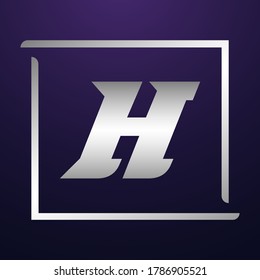 Diseño del logotipo de la carta plateada H con estilo sencillo