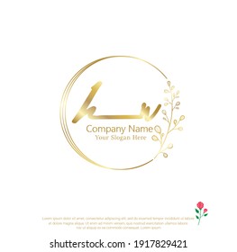 H W HW Escritura manuscrita inicial y logotipo de la firma. Logo inicial del vector de belleza .Moda, boutique, floral y botánica