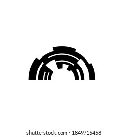 La mitad del símbolo o signo circular, elemento de diseño para logotipo, emblema, icono sobre fondo blanco. Forma torcida negra. Arco.