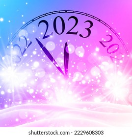 Medio reloj oculto que muestra 2023 sobre fondo morado con fuegos artificiales. Espacio para texto.