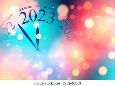 Medio reloj oculto que muestra 2023 con coloridas luces de bokeh. Espacio para texto.