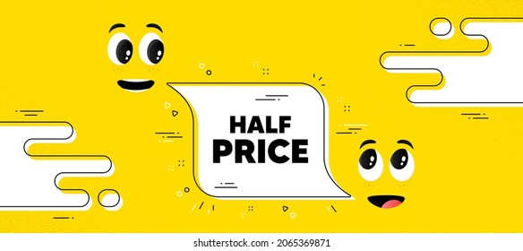 Halbpreistext. Cartoon-Gesicht Chat Bubble Hintergrund. Sonderangebot Verkaufszeichen. Symbol für Werberabatte. Halbpreisnachricht. Charaktere lächeln Gesicht. Vektorgrafik