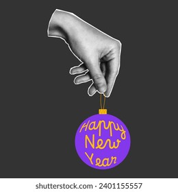 Halftone Collage Element auf dunklem Hintergrund, Palmgeste. Eine Hand hält einen Weihnachtsball mit der Inschrift Happy New Year, Neon Farben.