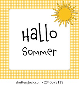 Hallo Sommer - Text in deutscher Sprache - Hallo Sommer. Grußkarte mit Sonne auf gelbem und weißem, karierten Hintergrund.