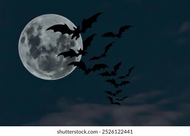 Fondo de Halloween con murciélagos volando en el cielo nocturno y luna llena. Fondo de Halloween con murciélagos voladores y luna llena. 