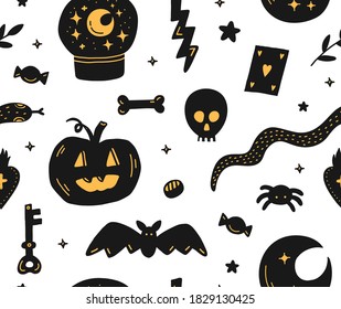 Patrón blanco y negro de Halloween de garabatos de brujas dibujados a mano: araña, cráneo, murciélago, calabaza, bola de cristal, etc.Textura sin fisuras espeluznante para la decotación, impresión, tarjeta, papel envolvente .Vector.