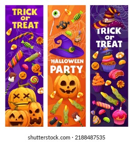 Pancartas de la festividad de Halloween con caricaturas de dulces y caramelos de Halloween con sombrero de bruja y telaraña. Linternas de calabaza, pasteles o pasteles, maíz dulce, galletas con dedos de bruja y copas