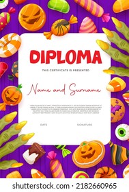 Diploma infantil de Halloween. Cañones de caricatura, galletas y dulces. Tratamientos espeluznantes de Halloween en niños con certificado vectorial de graduación, espeluznante oropla, caramelos de dedo y calabaza en diploma de educación para niños