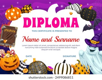 Diploma de niños de Halloween con cubo de dulces navideños, caramelos y calabazas estampadas. Diploma o certificado de Vector de logros educativos para niños, premio de fiesta de Halloween con calabazas, caramelos y fantasmas