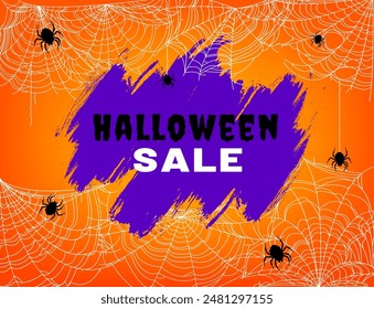 Anuncio de venta de Halloween con arañas y telaraña. Fondo de promoción de Vector o Cupón para la oferta de descuento de vacaciones de otoño. Tarjeta publicitaria con trazos de grunge. y arácnidos misteriosos cuelgan de telarañas