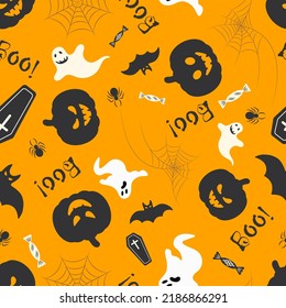 patrón ininterrumpido de halloween sobre fondo naranja fantasmas blancos calabazas y murciélagos negros

