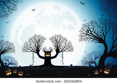 Halloween espantaba árboles y rostros sonrientes de calabaza con luz de la luna sobre fondo azul.