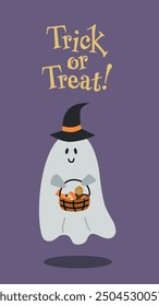 Historias de Halloween. Lindo fantasma que sostiene la cesta llena de dulces. Truco o trato. Ilustración plana de Vector sobre fondo violeta.