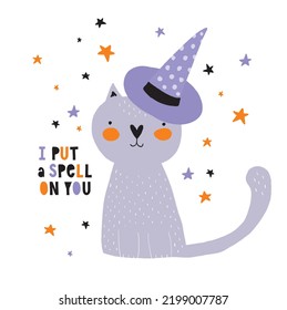 Halloween Vector Card mit süßer Katze, Sternen und handgeschriebenen Ich lege einen Zauberspruch auf dich. Fröhliches Halloween. Kätzchen in einem Violett-Hexenhut auf weißem Hintergrund. Cool Halloween Print ideal für Banner, Poster.