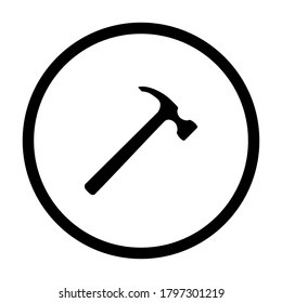 Martillo y círculo sobre blanco