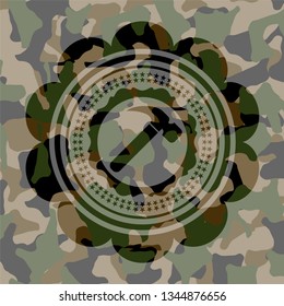 hammer icon inside camo emblem