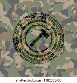 hammer icon inside camo texture
