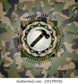 hammer icon inside camouflage texture