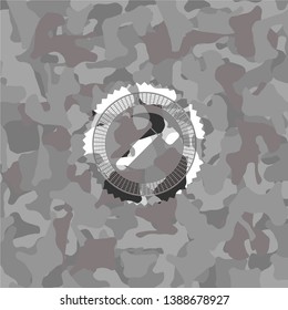 hammer icon inside grey camouflage texture