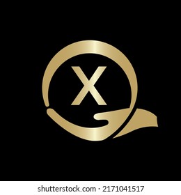 Plantilla De Logotipo De Cuidado De La Mano En La Letra X. Plantilla de vectores de diseño con logotipo X de carta creativa.