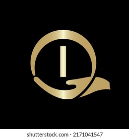 Plantilla De Logotipo De Cuidado De La Mano En La Letra I. Plantilla de vectores de diseño con logotipo de carta creativa I.