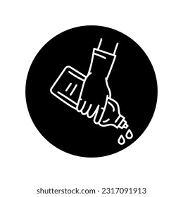 Mano con un icono de línea negra detergente. Pictograma para página web, aplicación móvil, promoción.