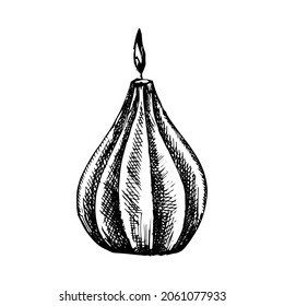 Ziehen Sie lockere Kerze von Hand. Kerze mit Feuer. Vektorgrafik, Tinte auf weißem Hintergrund, Skizze.